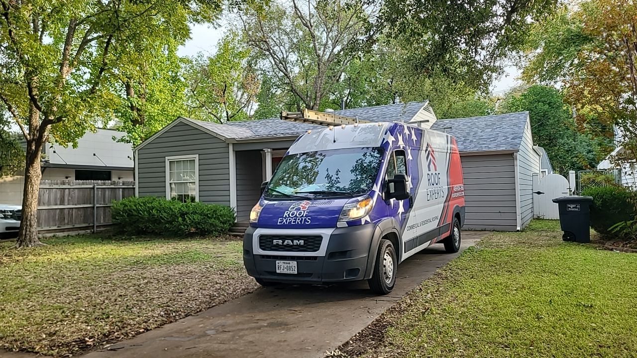 Roof Experts providing residential repair services in Dallas TX