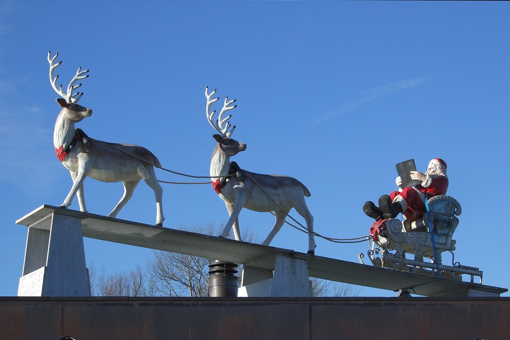 Christmas Roof Decorations (and Other Holiday Wishes)